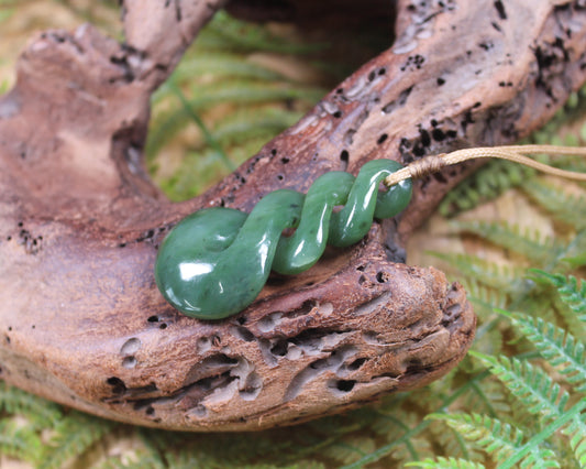 Twist or Pikorua carved from Hapopo Pounamu - NZ Greenstone
