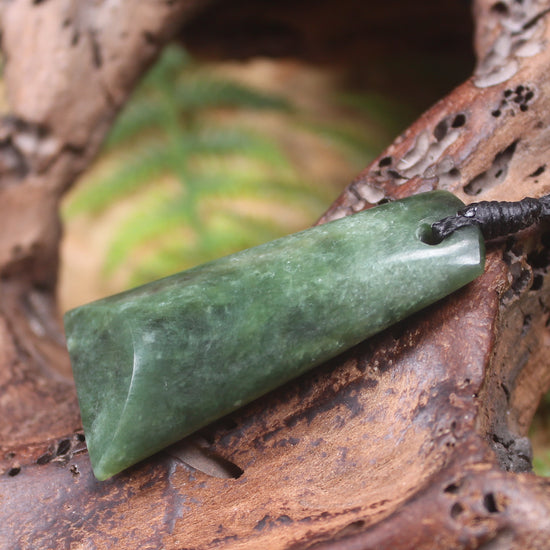 Hapopo Pounamu Toki - NZ Greenstone