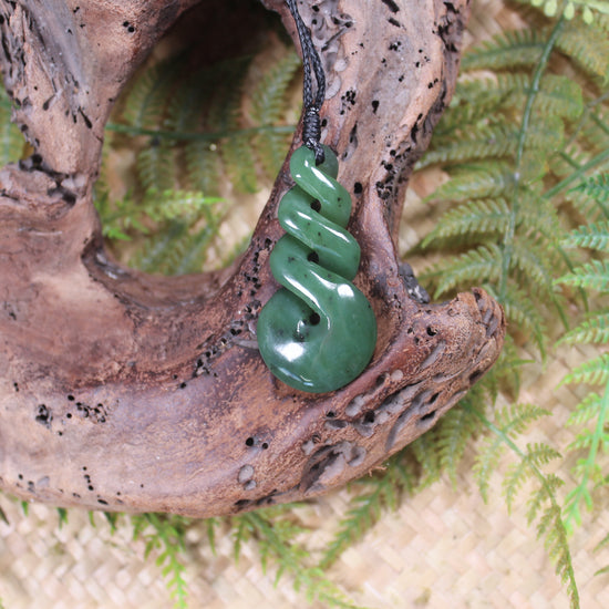 Twist or Pikorua carved from Hapopo Pounamu - NZ Greenstone