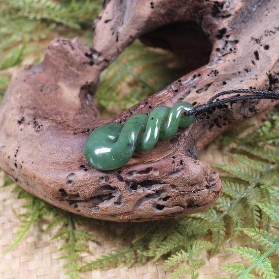 Twist or Pikorua carved from Hapopo Pounamu - NZ Greenstone