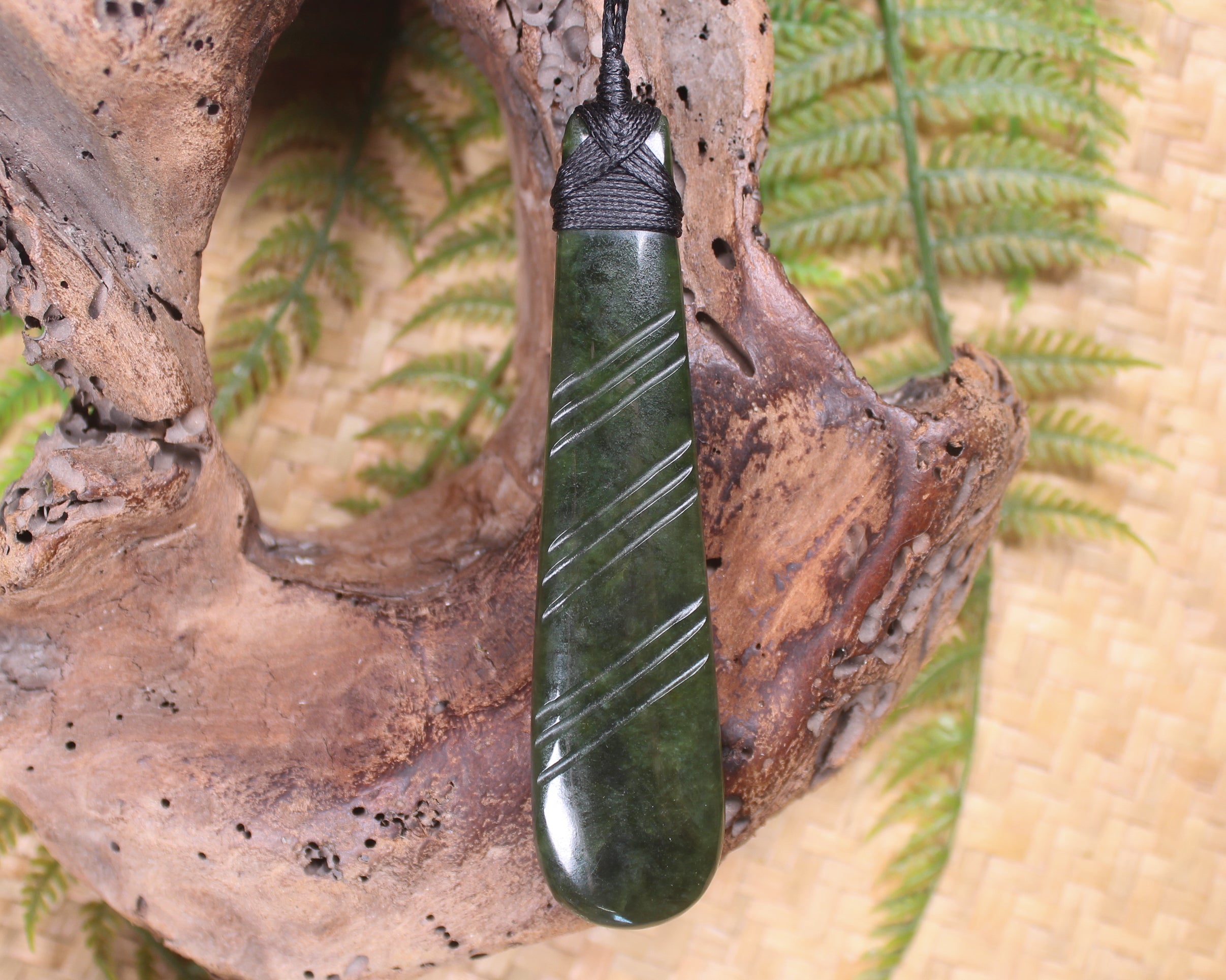 Kawakawa Pounamu Roimata Pendant - NZ Greenstone