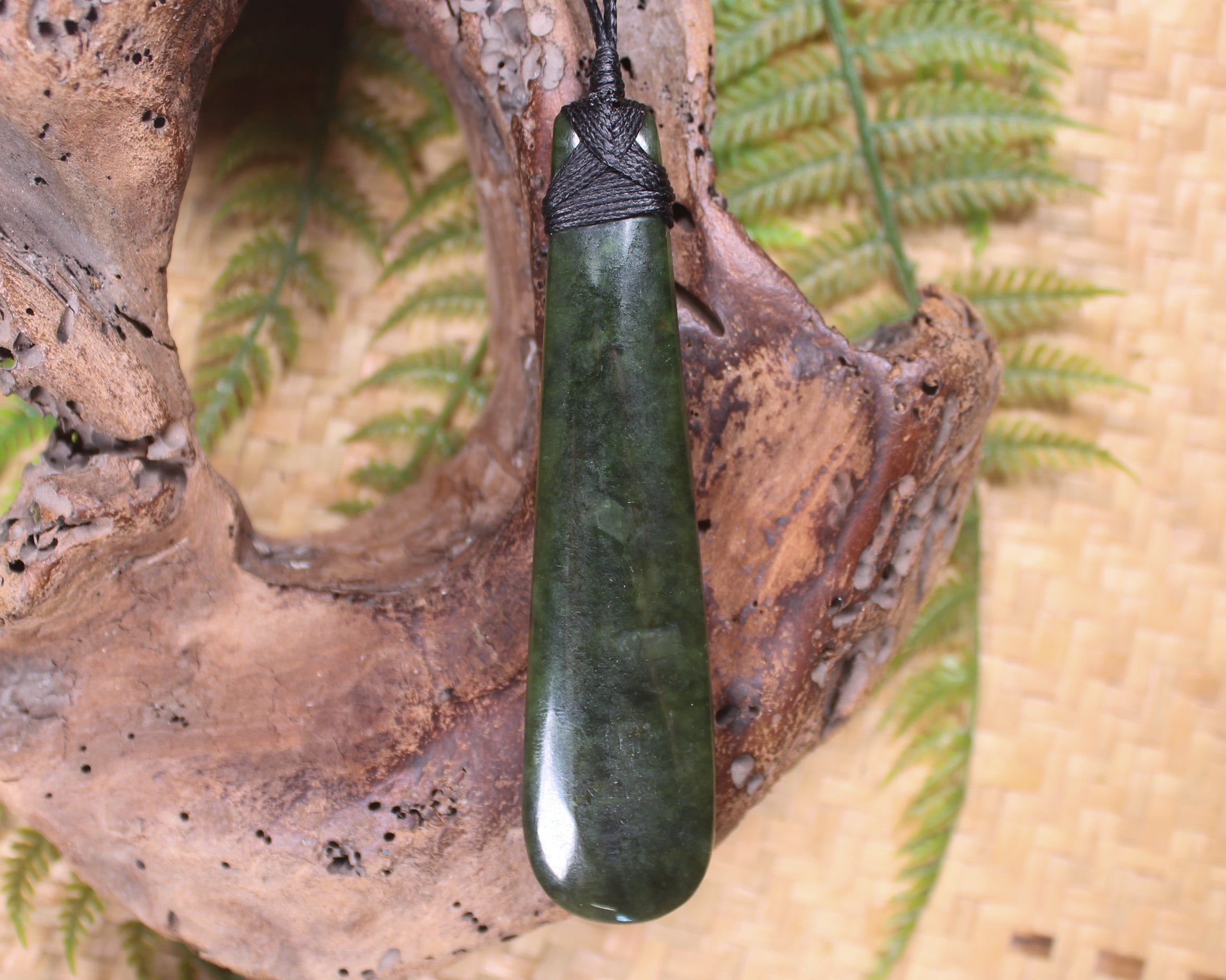 Kawakawa Pounamu Roimata Pendant - NZ Greenstone