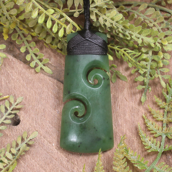 Toki with Koru pounamu pendant - NZ Greenstone