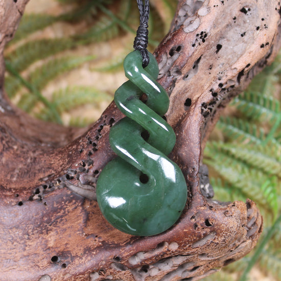 Twist or Pikorua carved from Hapopo Pounamu - NZ Greenstone
