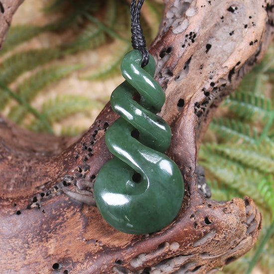 Twist or Pikorua carved from Hapopo Pounamu - NZ Greenstone