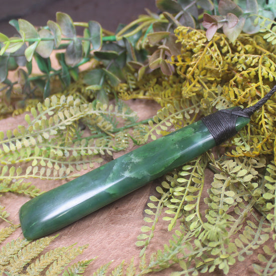 Hapopo Pounamu Toki - NZ Greenstone