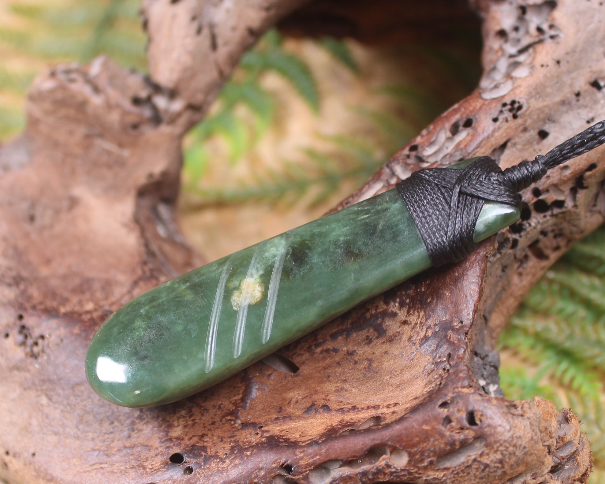 Roimata Teardrop carved from Hapopo Pounamu - NZ Greenstone