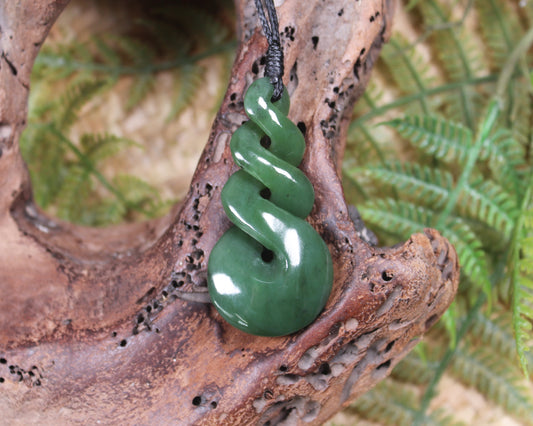 Twist or Pikorua carved from Hapopo Pounamu - NZ Greenstone