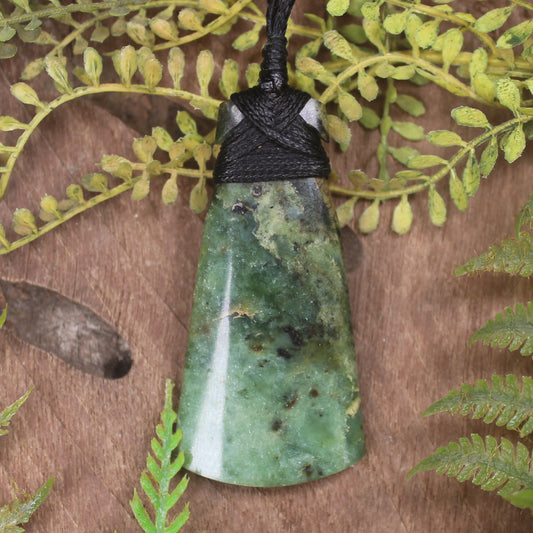 Kawakawa Pounamu Toki