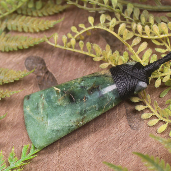Kawakawa Pounamu Toki