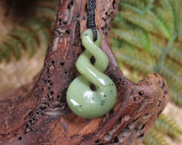 Twist or Pikorua carved from Tangiwai Pounamu - NZ Greenstone