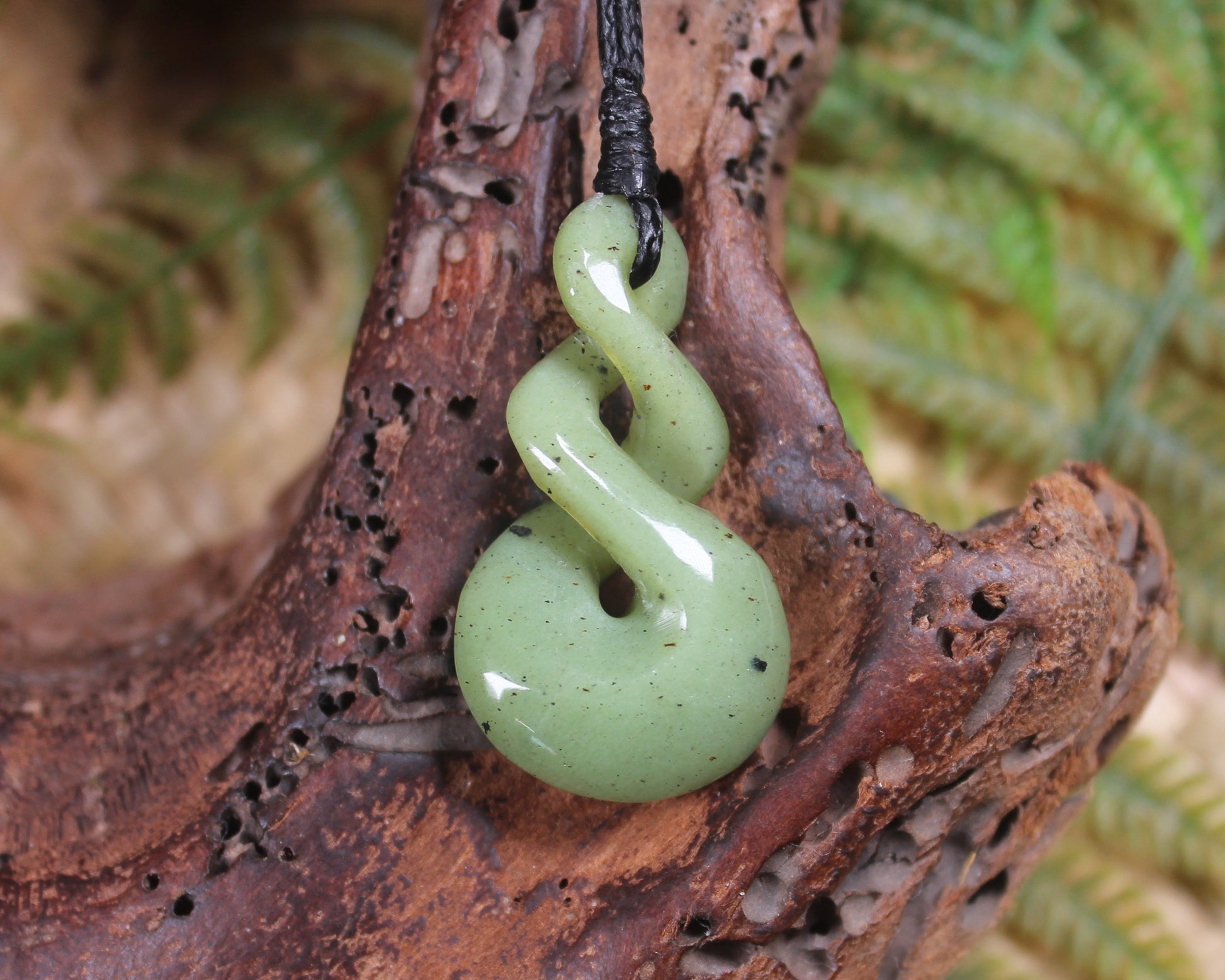 Twist or Pikorua carved from Tangiwai Pounamu - NZ Greenstone