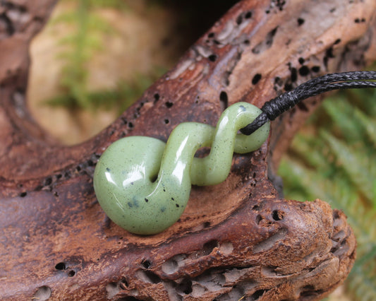 Twist or Pikorua carved from Tangiwai Pounamu - NZ Greenstone