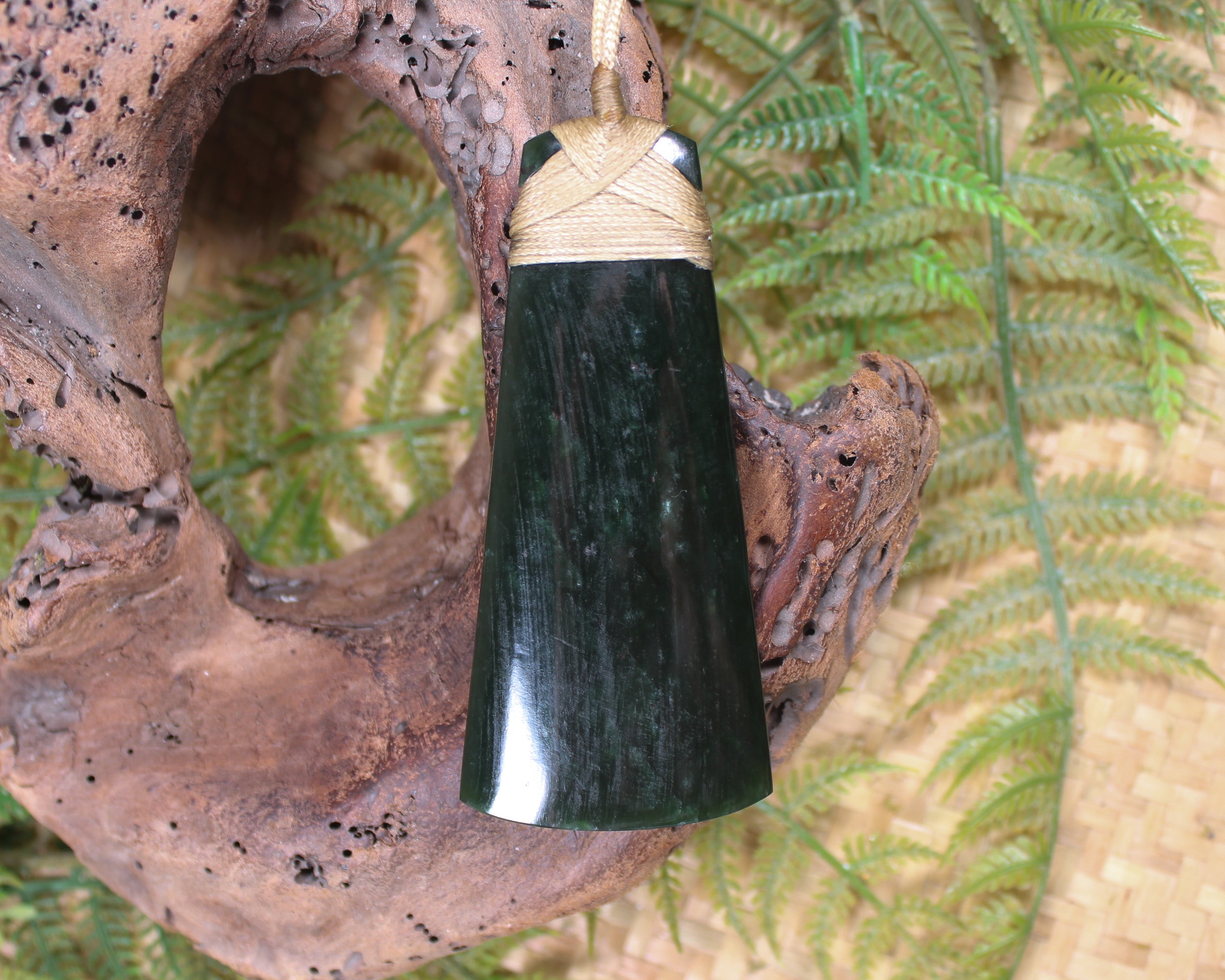 Kawakawa Pounamu Toki