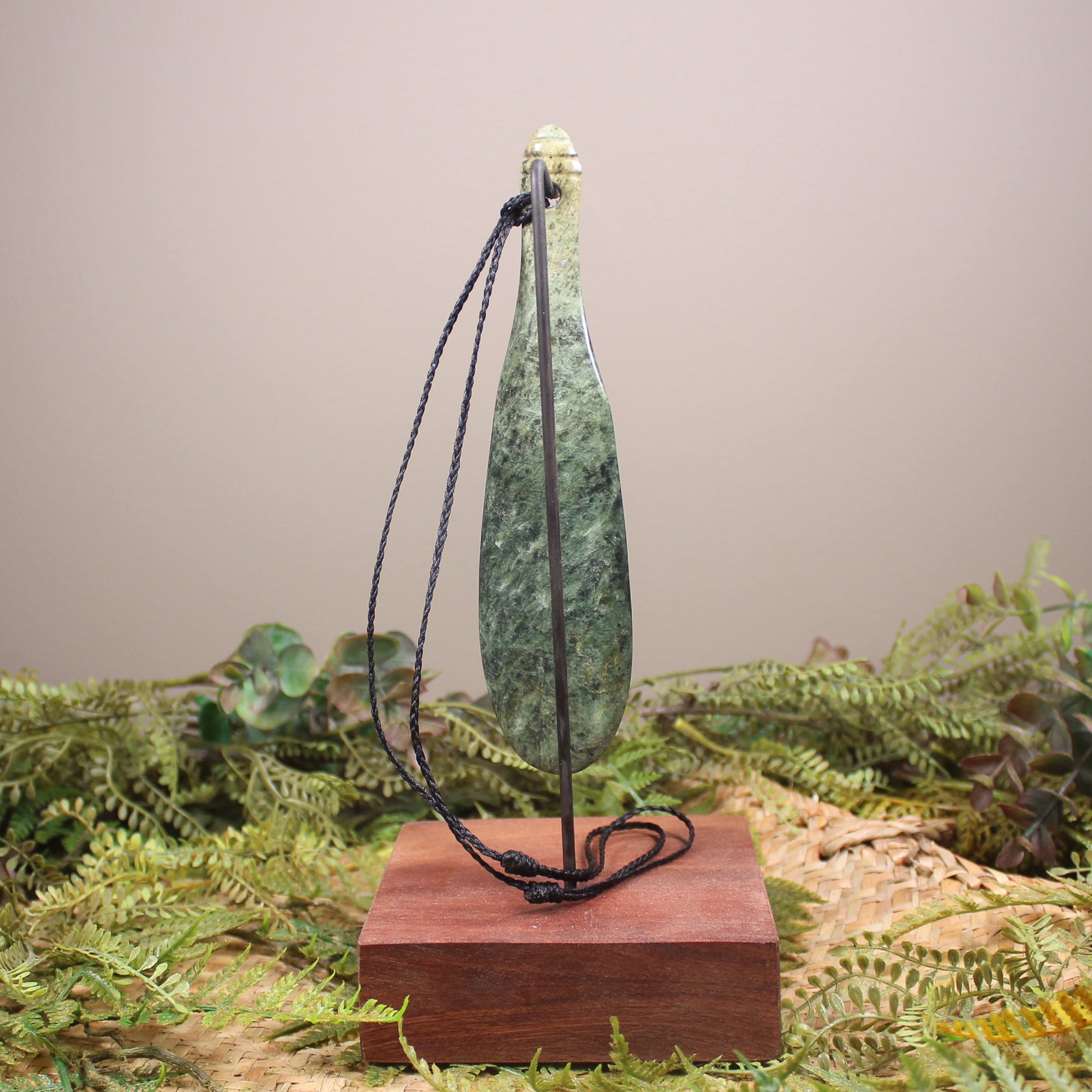 Mere or Patu Pendant carved from Flower Jade Pounamu - NZ Greenstone