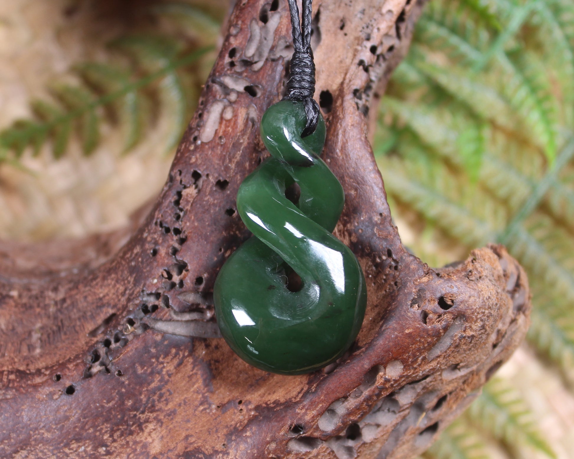 Twist carved from Kawakawa Pounamu - NZ Greenstone