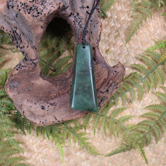 Kawakawa Pounamu Toki