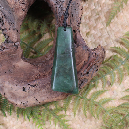 Kawakawa Pounamu Toki