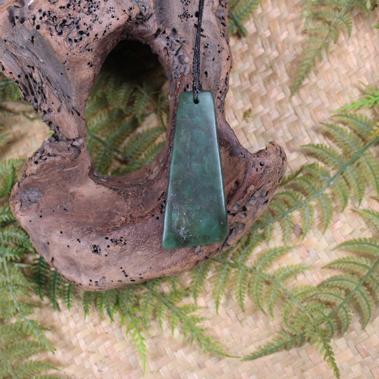 Kawakawa Pounamu Toki