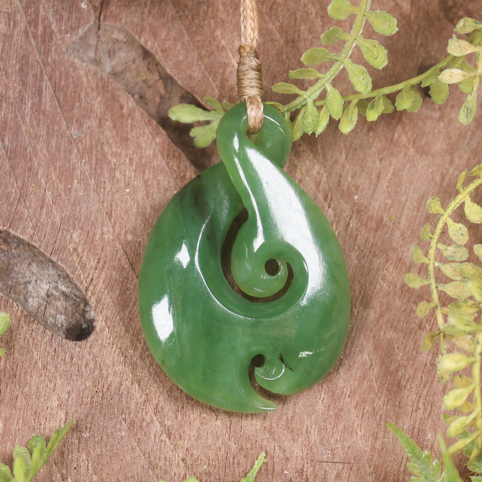 Twist or Pikorua carved from Hapopo Pounamu - NZ Greenstone