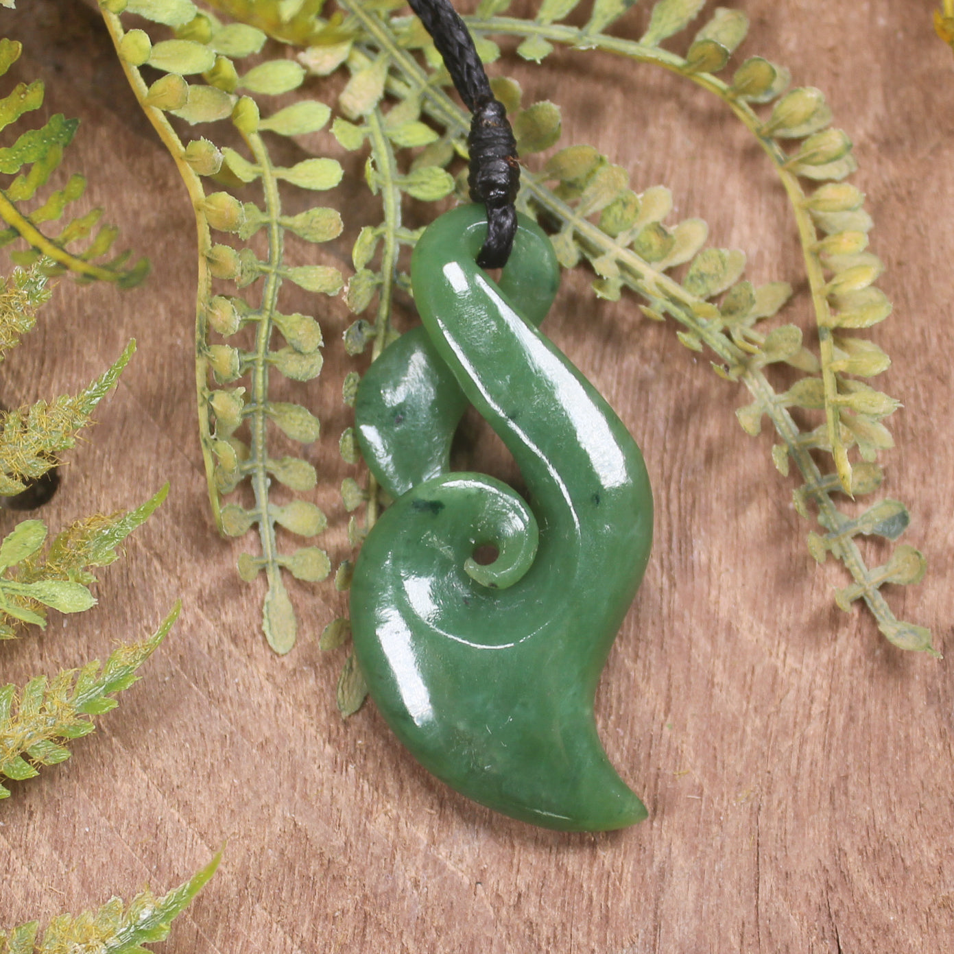 Twist or Pikorua carved from Hapopo Pounamu - NZ Greenstone