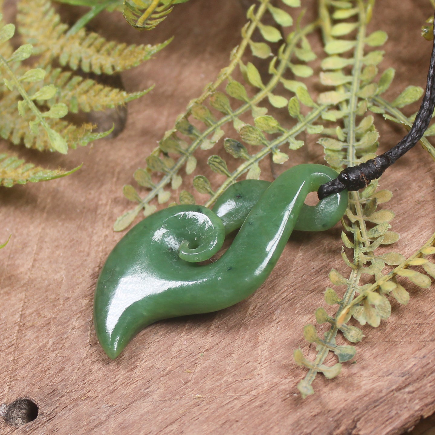 Twist or Pikorua carved from Hapopo Pounamu - NZ Greenstone
