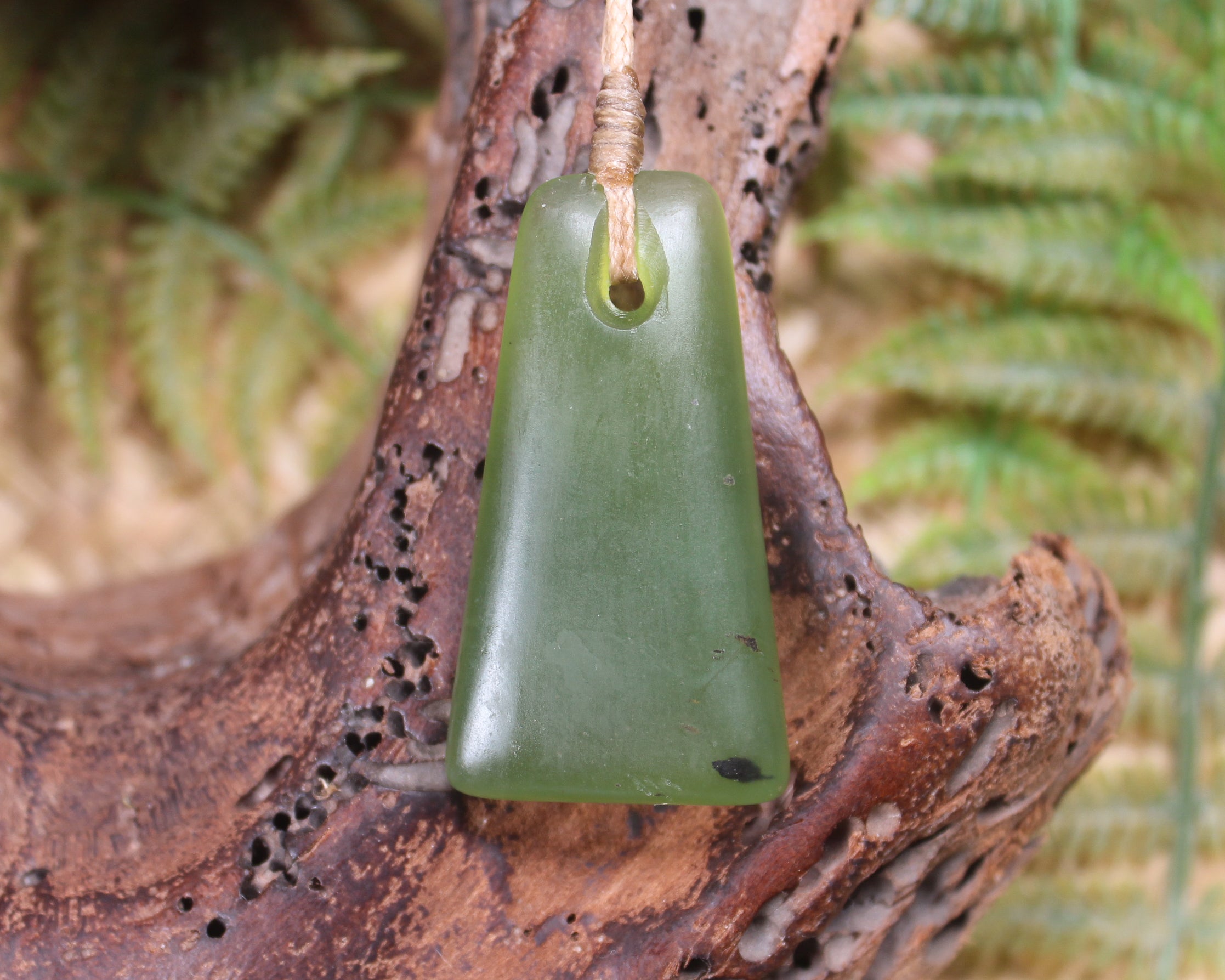 Toki or Adze Pendant carved from Tangiwai Pounamu - NZ Greenstone