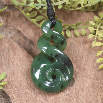 Twist or Pikorua carved from Hapopo Pounamu - NZ Greenstone