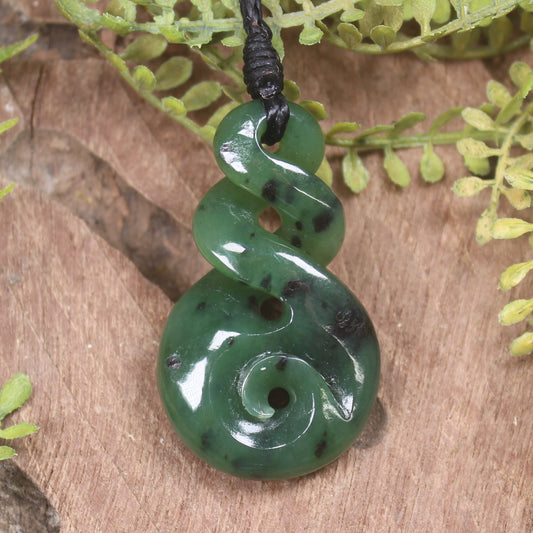 Twist or Pikorua carved from Hapopo Pounamu - NZ Greenstone