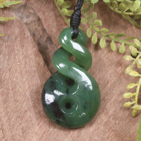 Twist or Pikorua carved from Hapopo Pounamu - NZ Greenstone