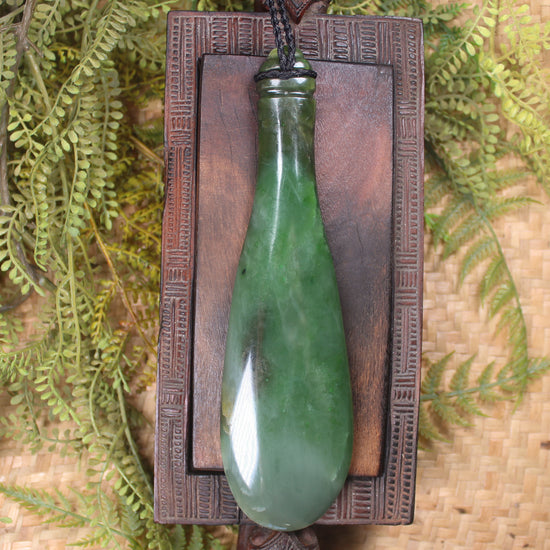 Mere or Patu carved from Inanga Pounamu - NZ Greenstone