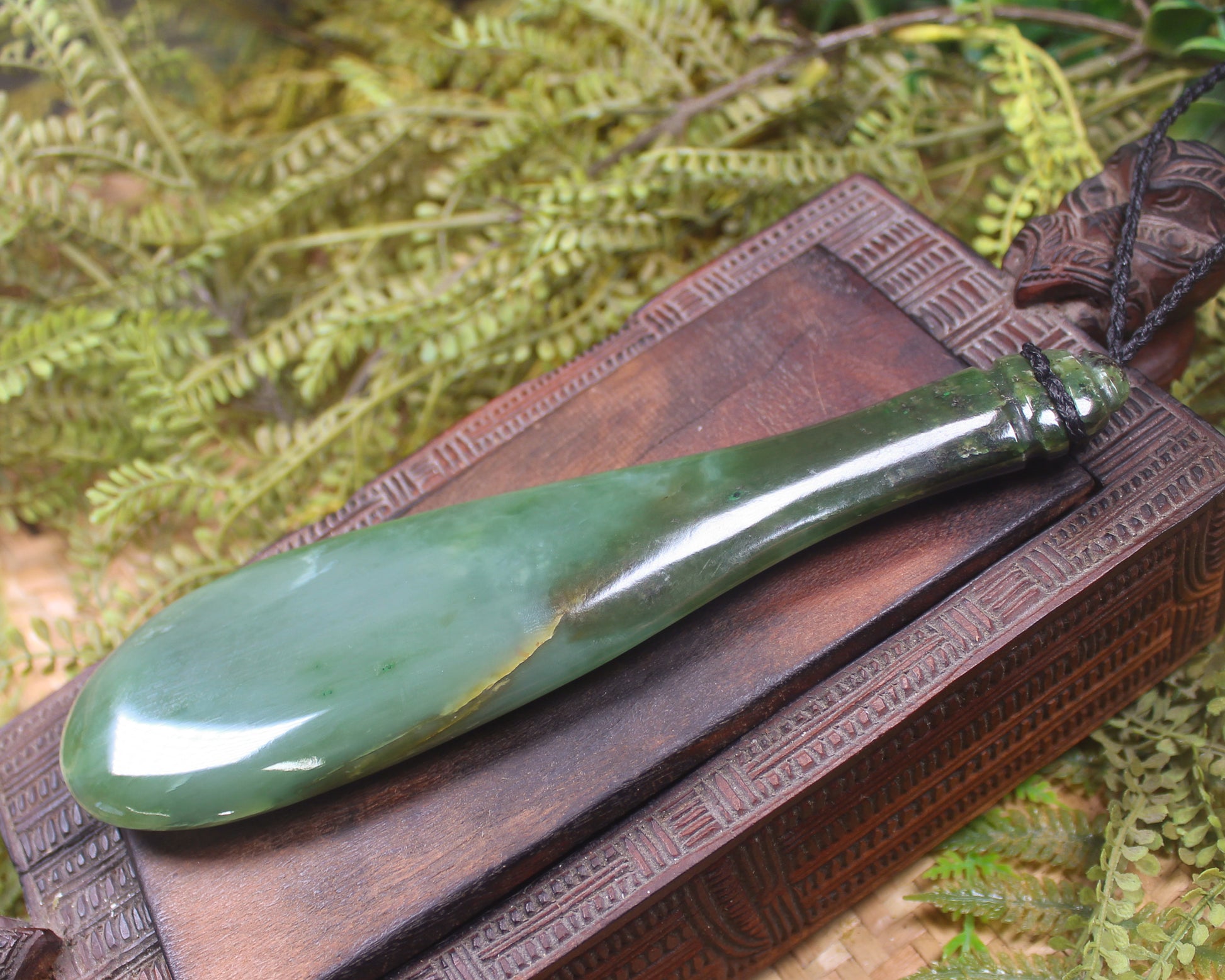 Mere or Patu carved from Inanga Pounamu - NZ Greenstone
