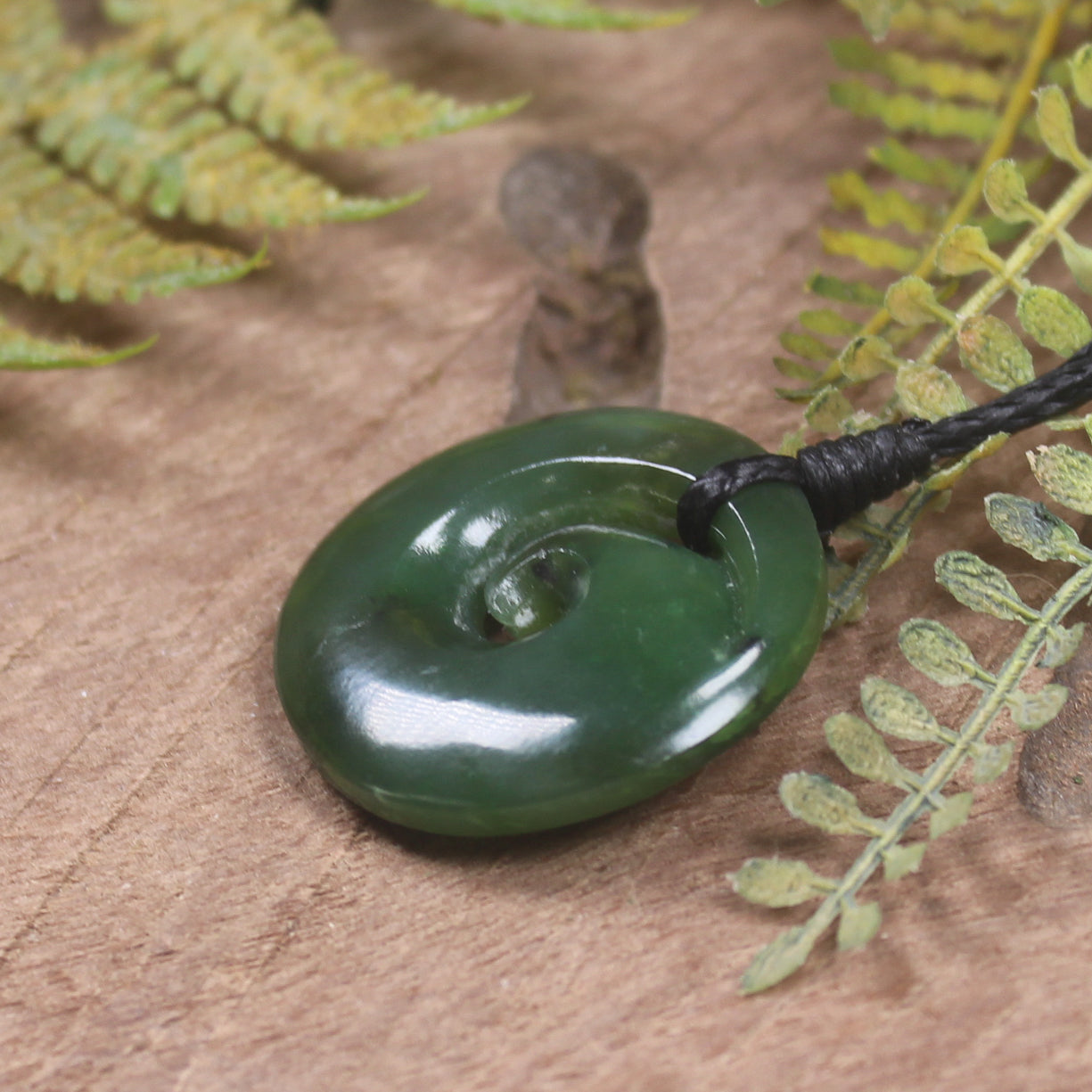 Kawakawa Pounamu Koru