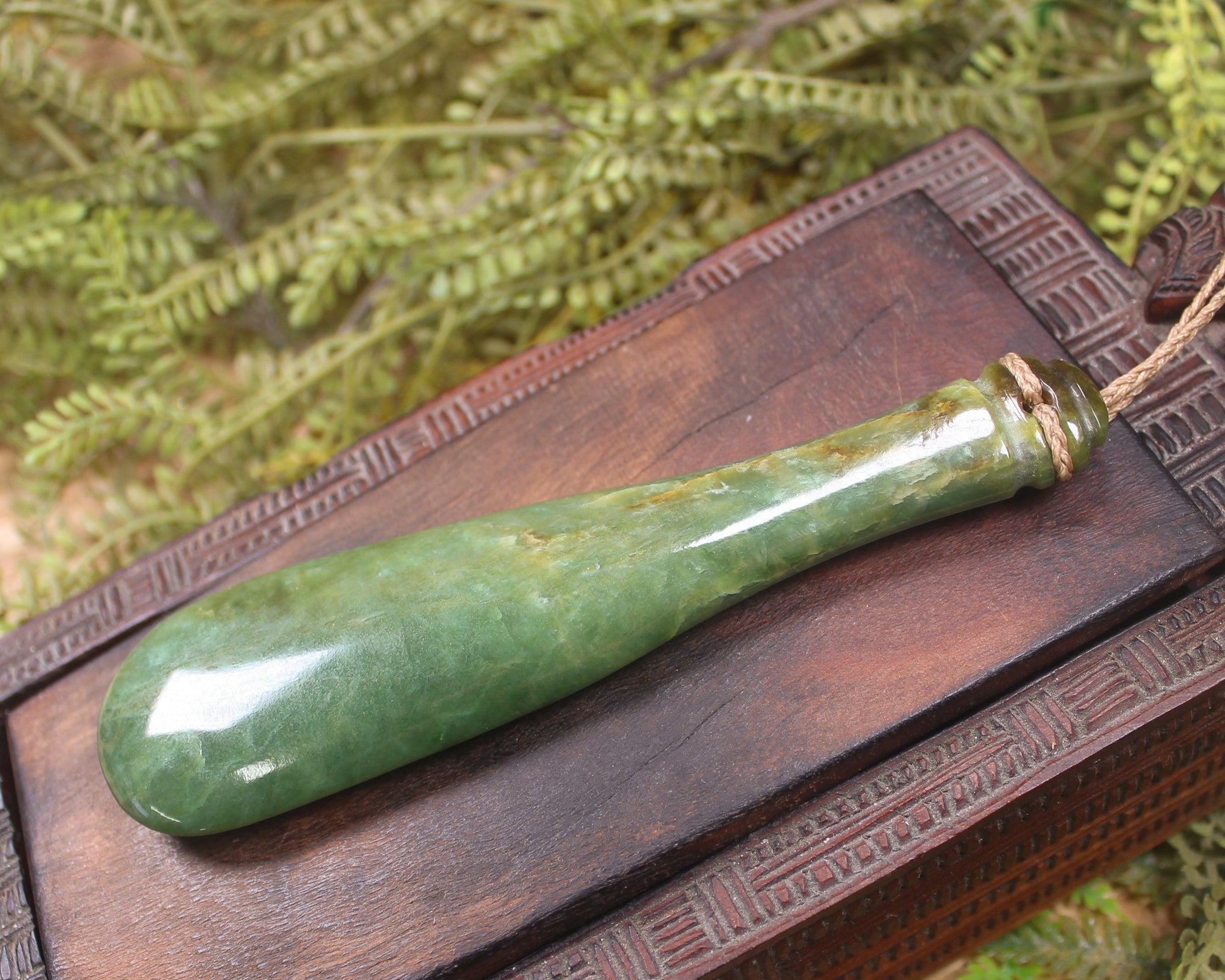 Flower Jade Pounamu Mere Pendant - NZ Greenstone