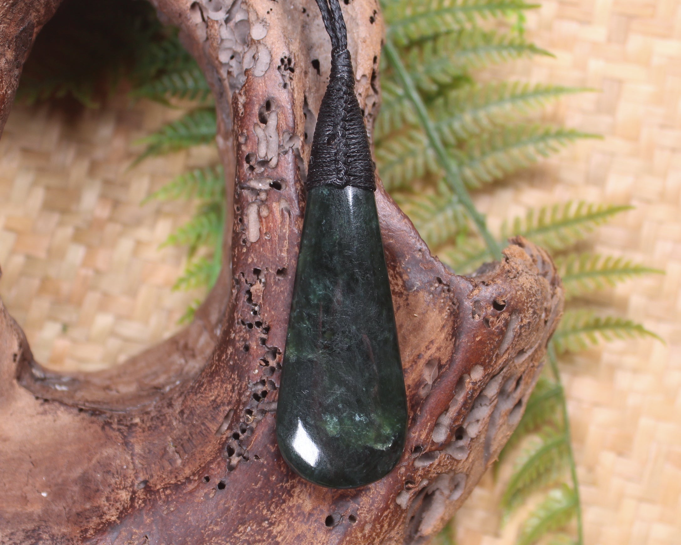 Kawakawa Pounamu Roimata Pendant - NZ Greenstone