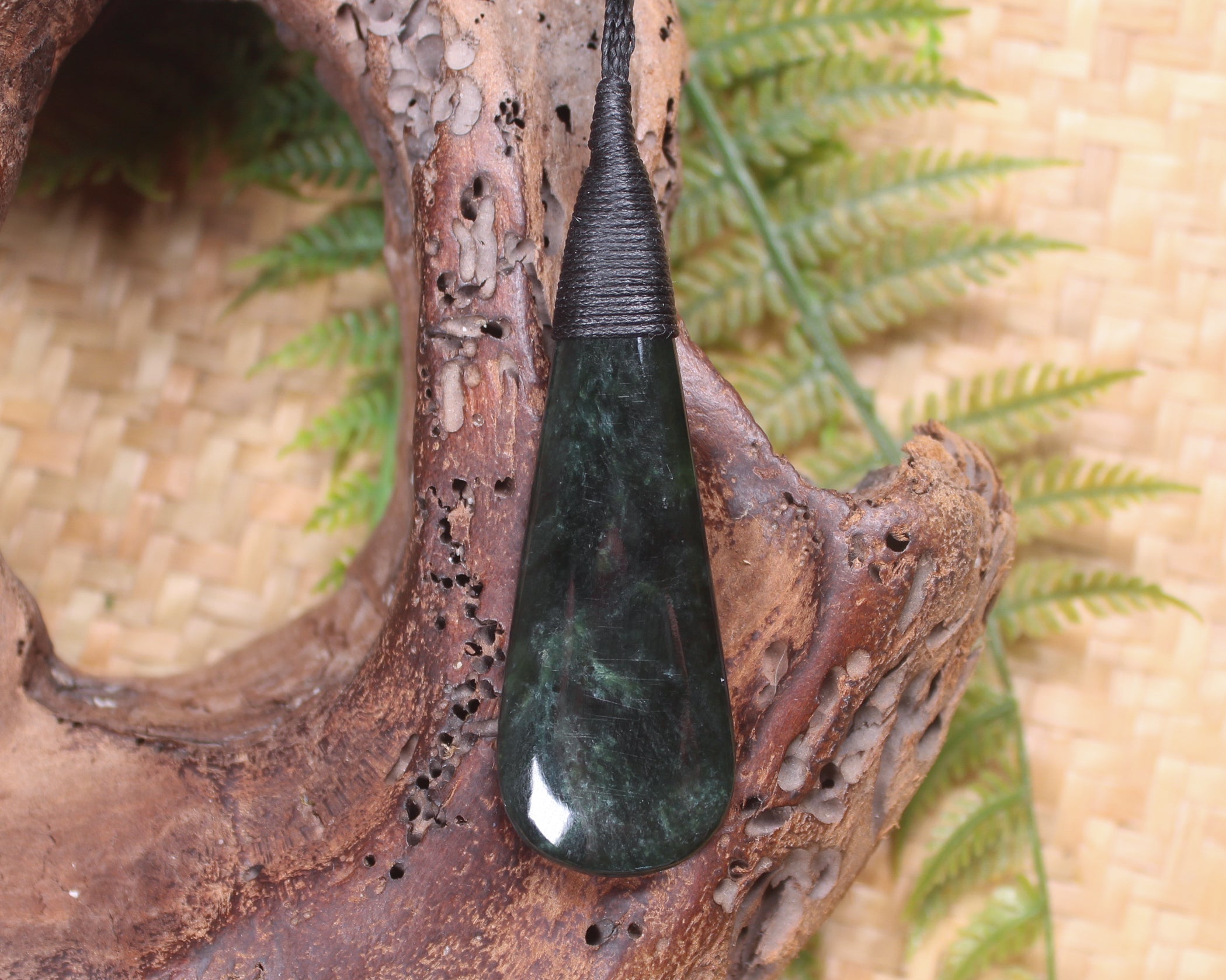 Kawakawa Pounamu Roimata Pendant - NZ Greenstone