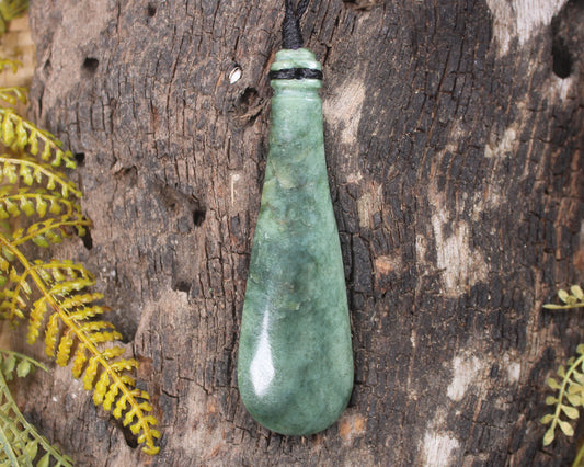 Mere or Patu carved from Inanga Pounamu - NZ Greenstone