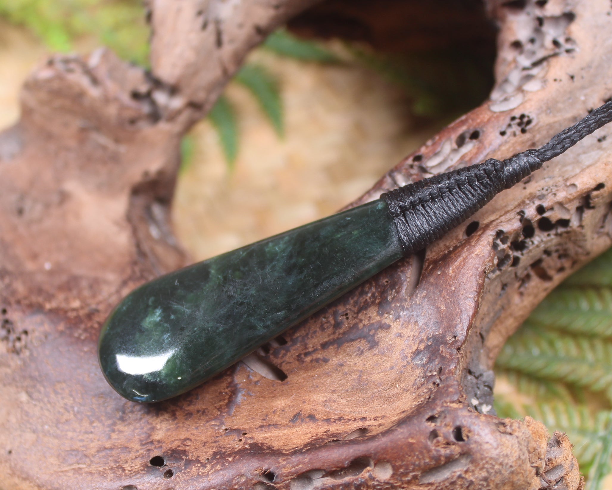 Kawakawa Pounamu Roimata Pendant - NZ Greenstone