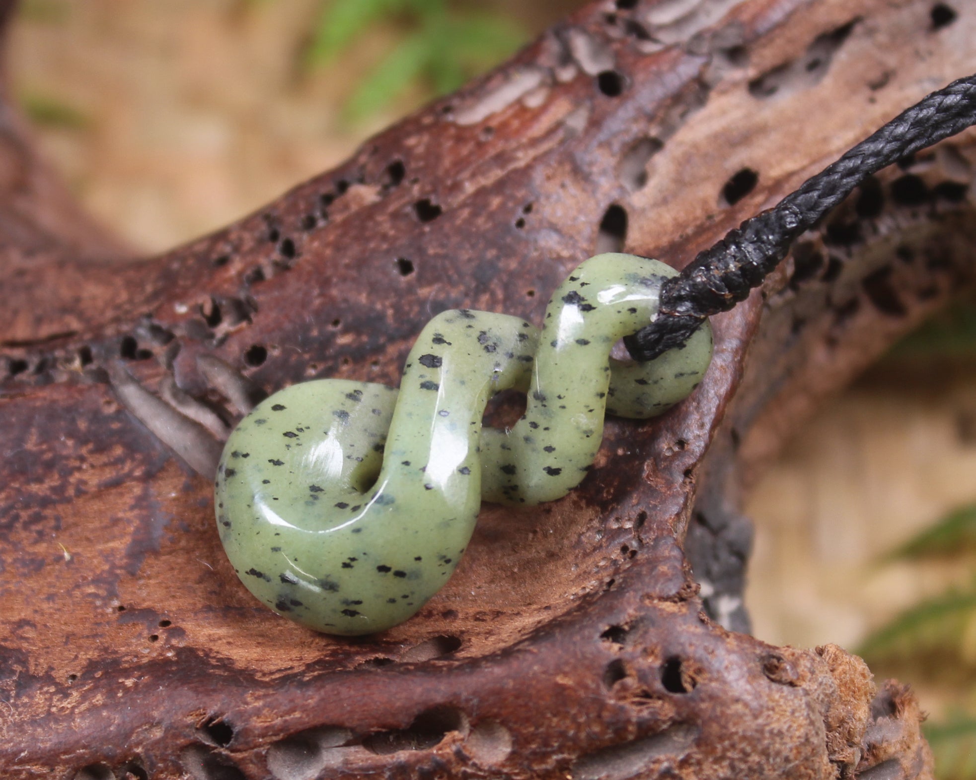 Twist or Pikorua carved from Tangiwai Pounamu - NZ Greenstone