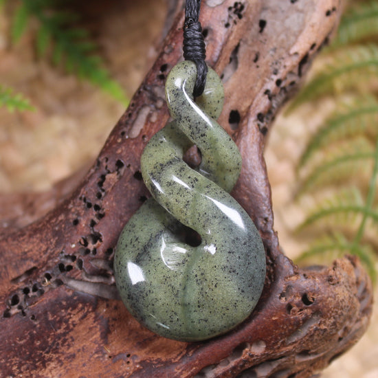 Twist or Pikorua carved from Serpentine