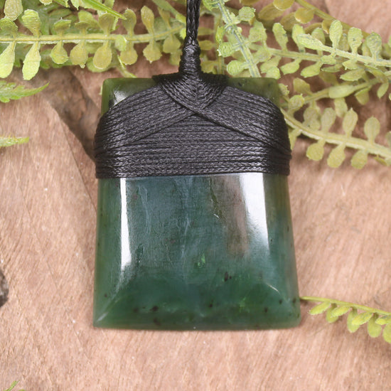 Hapopo Pounamu Toki - NZ Greenstone