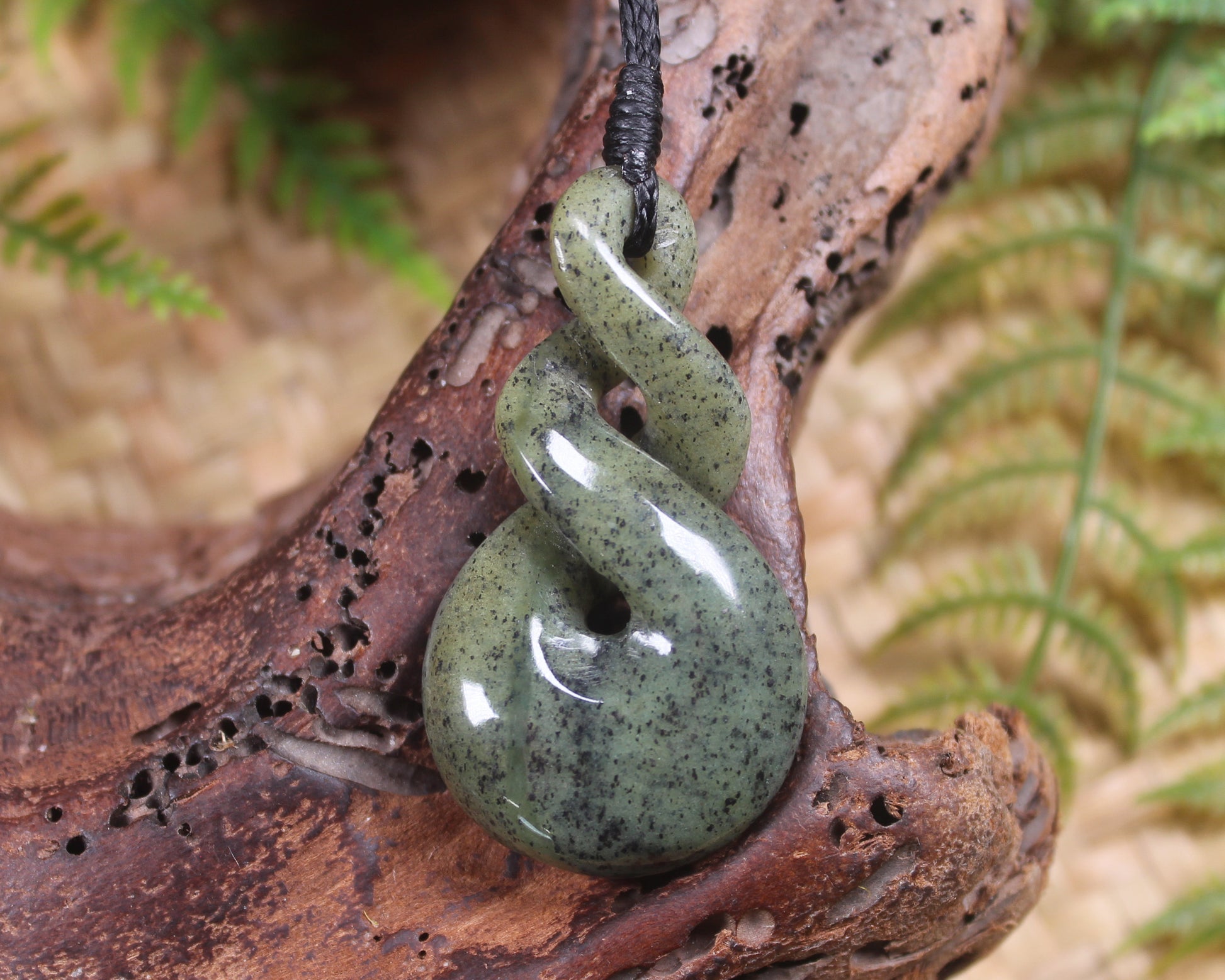 Twist or Pikorua carved from Serpentine