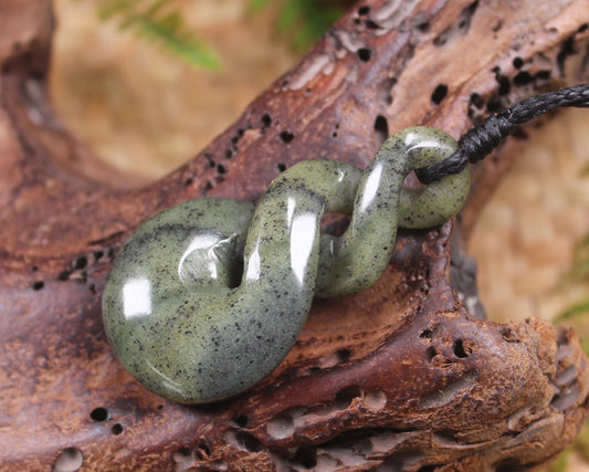 Twist or Pikorua carved from Serpentine