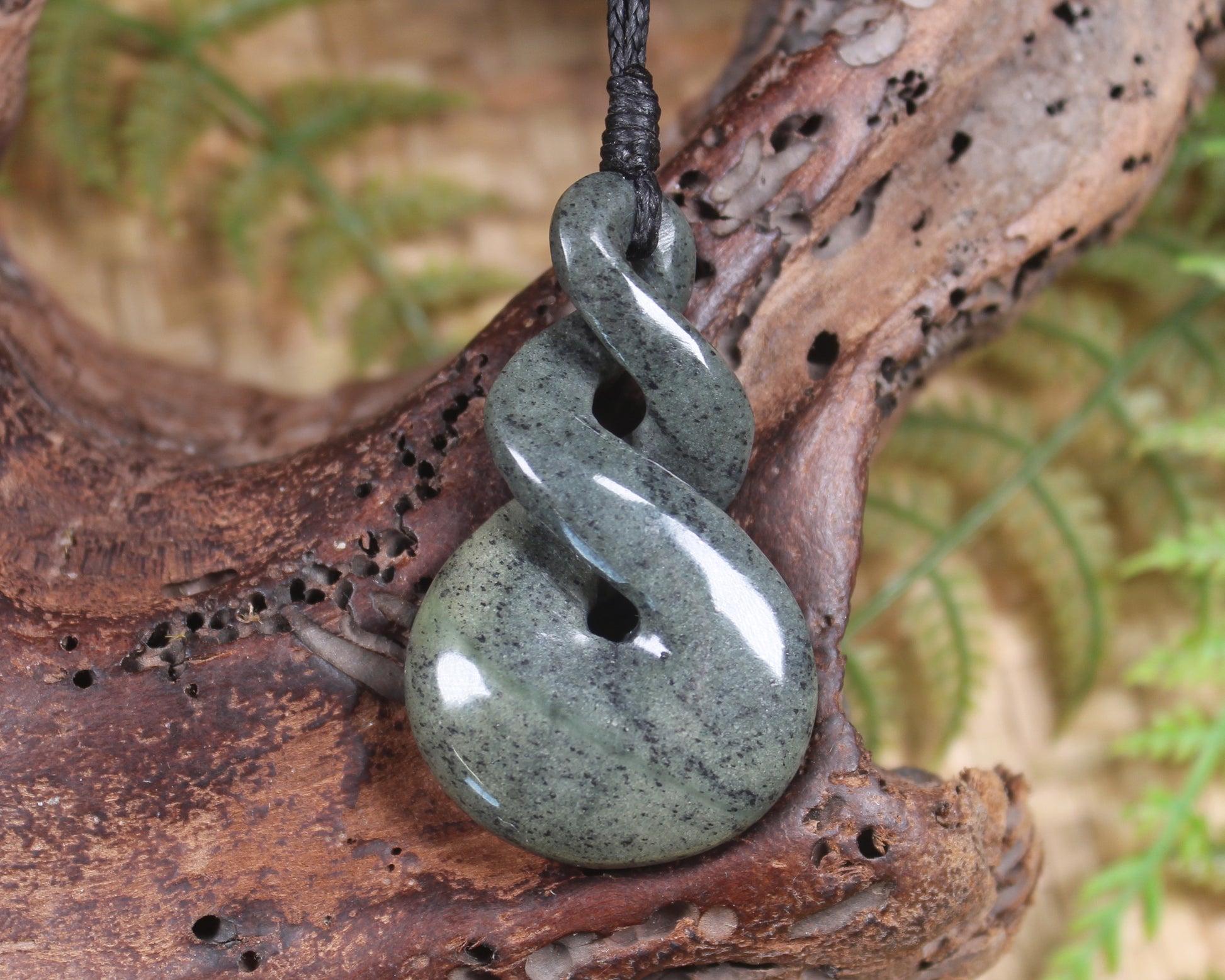 Twist or Pikorua carved from Serpentine