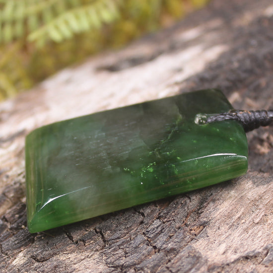 Hapopo Pounamu Toki - NZ Greenstone