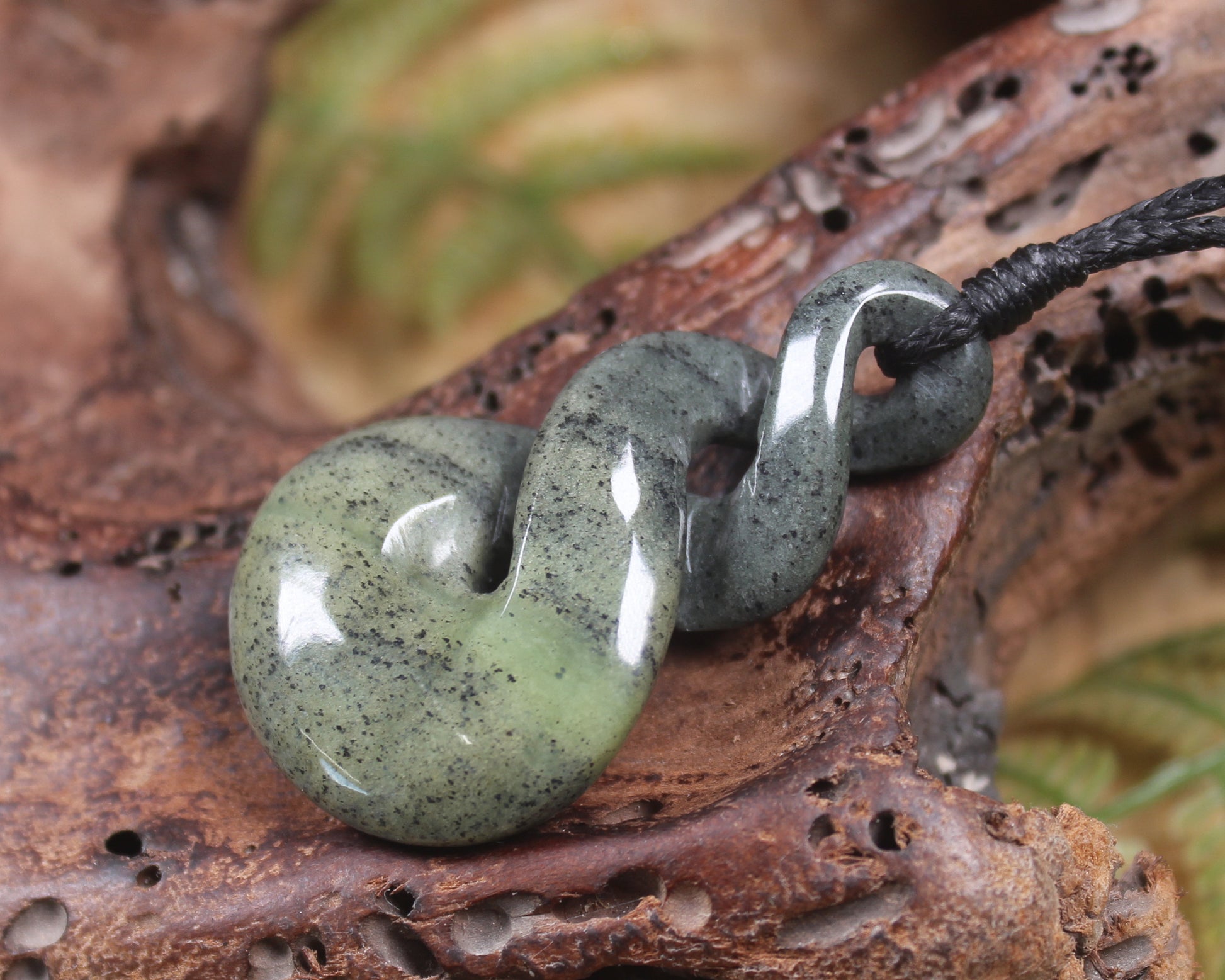 Twist or Pikorua carved from Serpentine