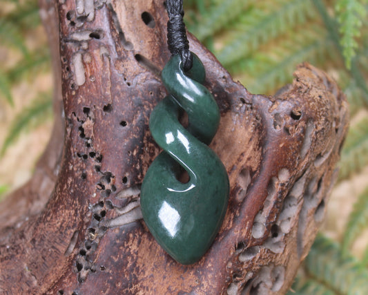 Twist carved from Kawakawa Pounamu - NZ Greenstone