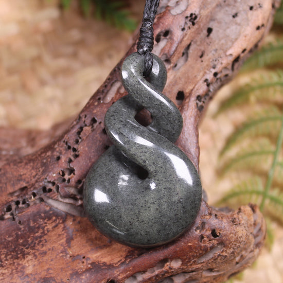 Twist or Pikorua carved from Serpentine