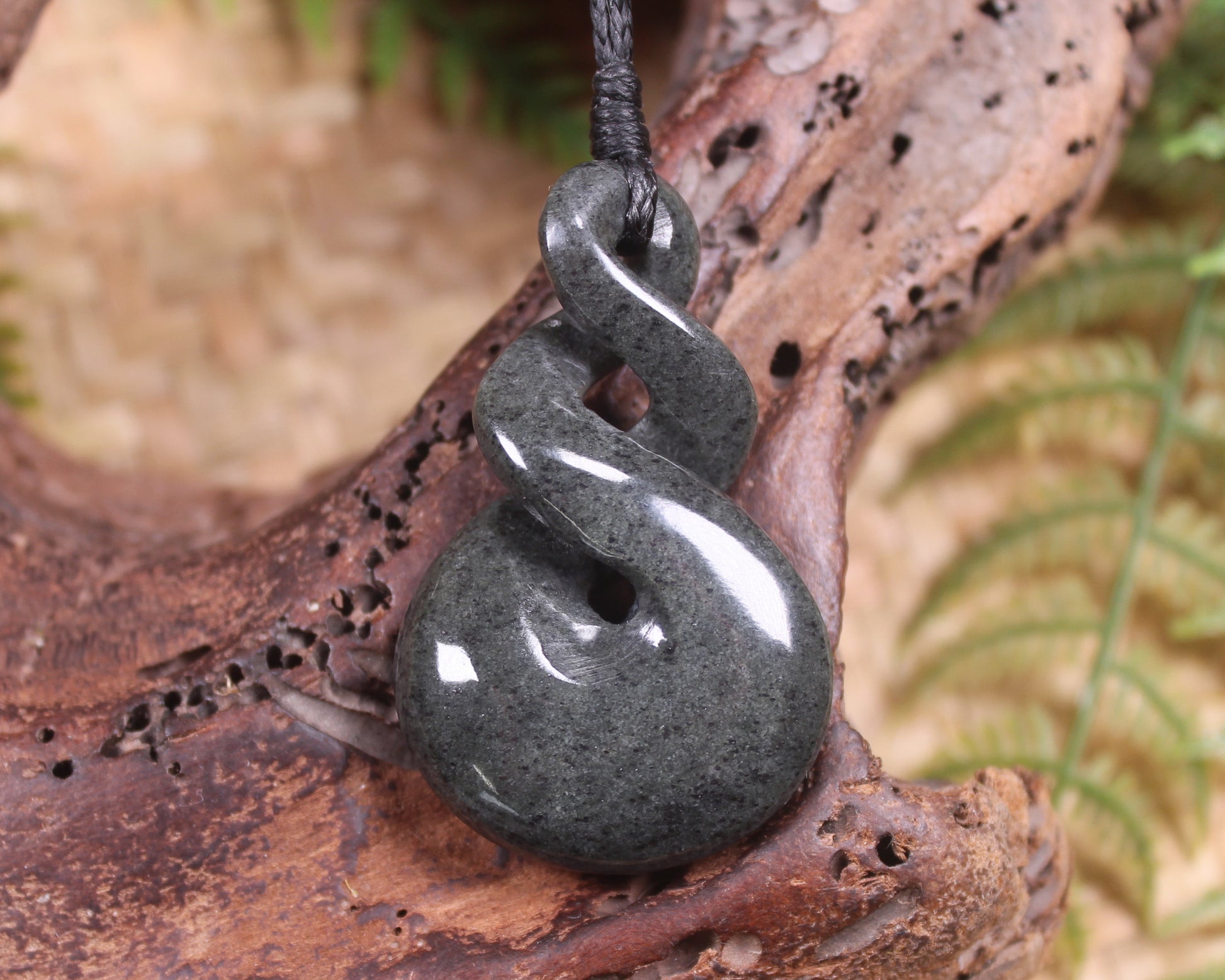 Twist or Pikorua carved from Serpentine