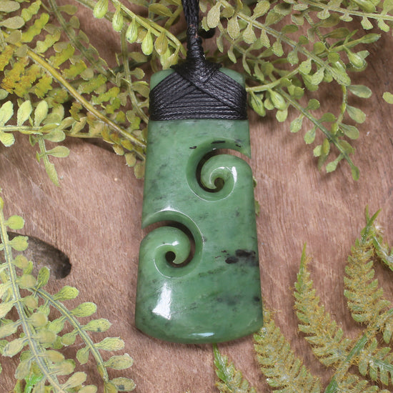 Toki with Koru pounamu pendant - NZ Greenstone
